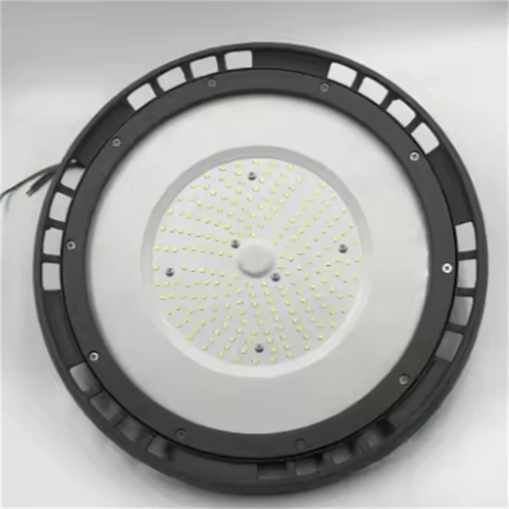 140 W High Bayn UFO LED-valomyymälävalot