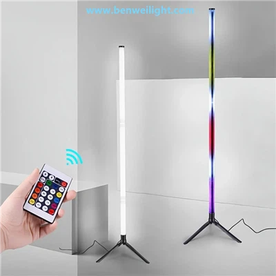RGB-kulmalattiavalaisin makuuhuoneeseen ja pelihuoneeseen
